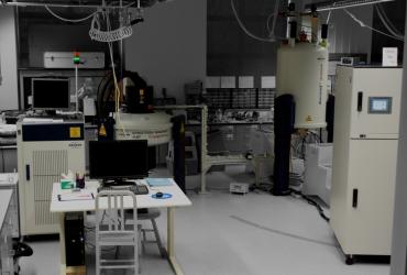 5. 400MHz ASCEND DNP-NMR Spectrometer for Solids